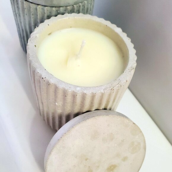 Watermelon | soClean MINI Concrete Vessel with Lid | Hand-poured Soy Wax - Picture 5 of 5